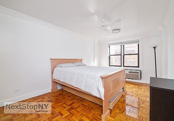 5th image of 220 E 54th St APT 8A
