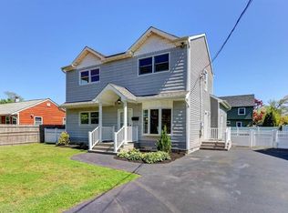679 Montauk Hwy, Oakdale, NY 11769