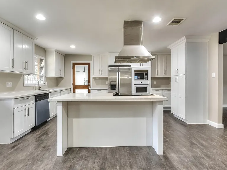 9006 Dunlap St — Photo 13