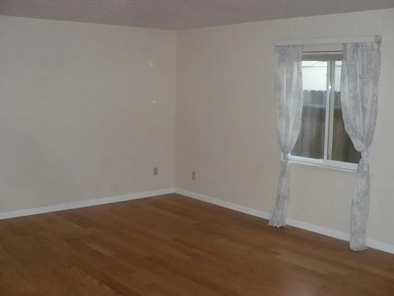 915 Craig Pl — Photo 6