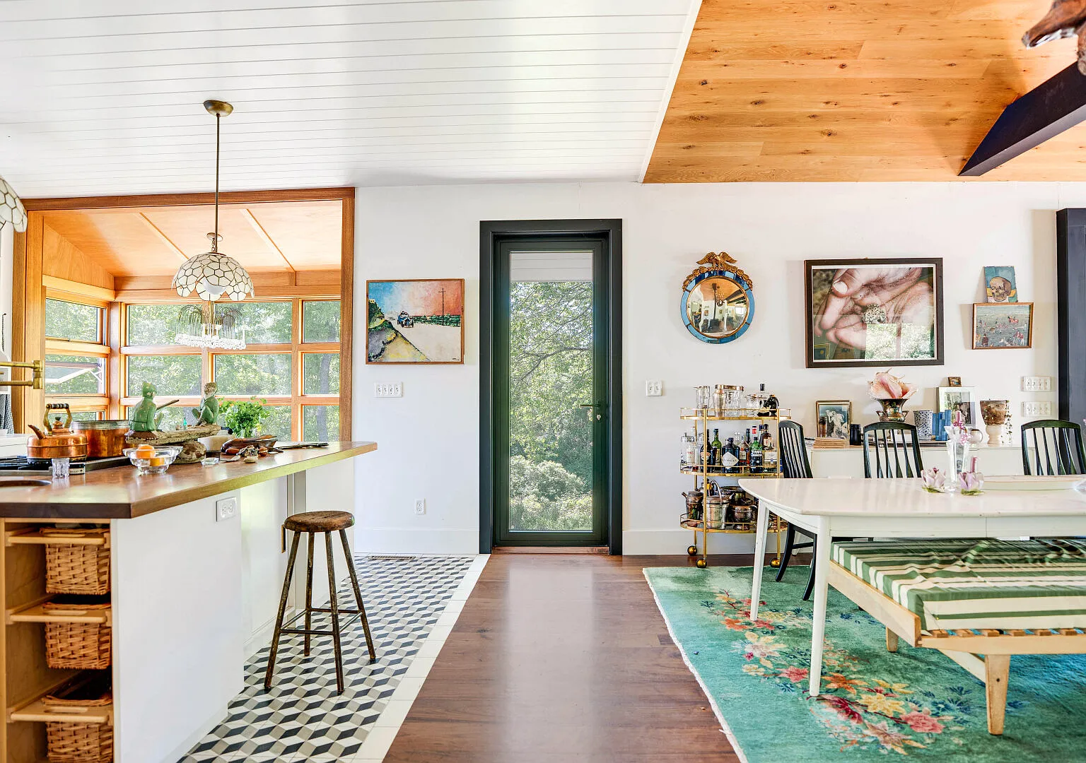 Chic Montauk Retreat with Designer Style Near Beaches — Photo 3