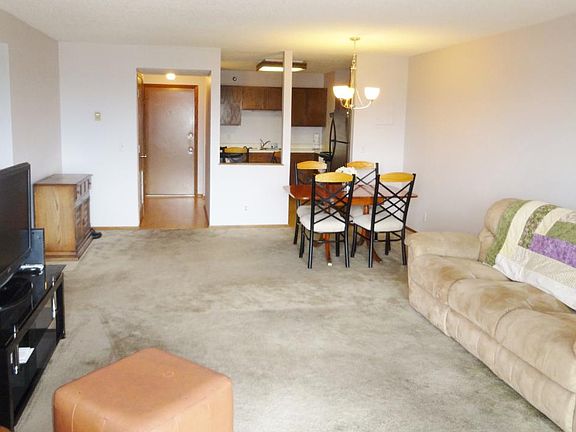 5th image of 26 10th St W Unit 1908