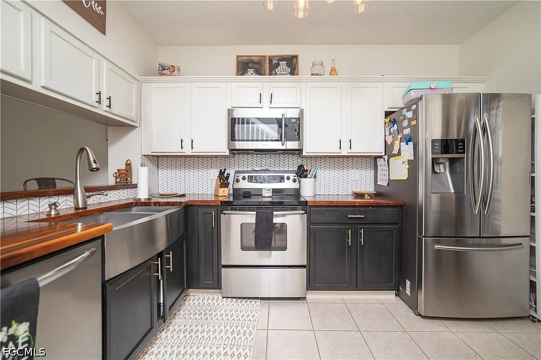 2 bed, 2.5 bath, 1028 sqft, $1,600 — Photo 2