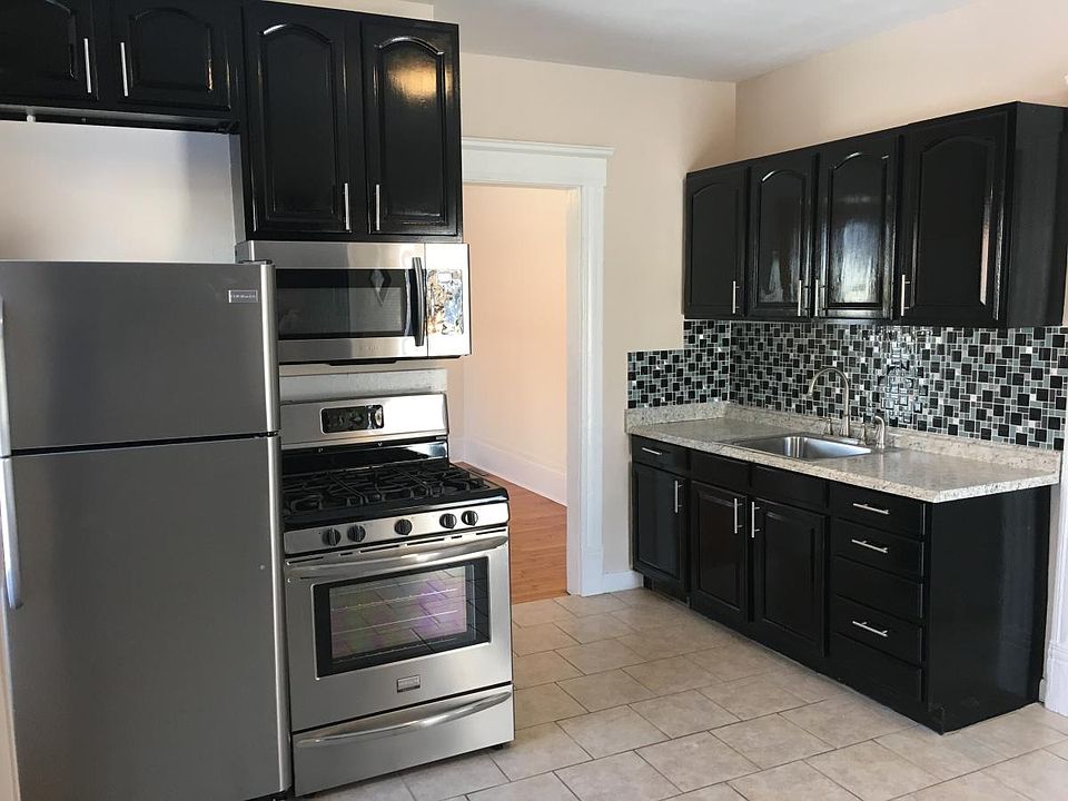 1st image of 427 Hawley Ave APT 3