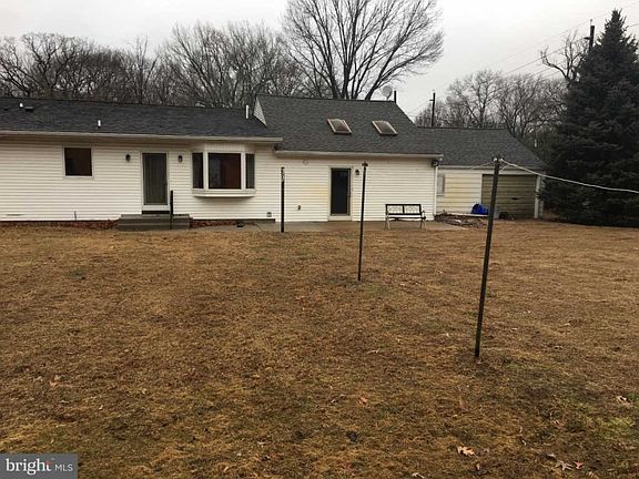 4th image of 402 Fountain Ave