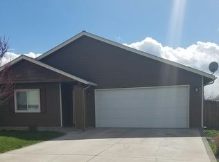 653 SE E St, Madras, OR 97741