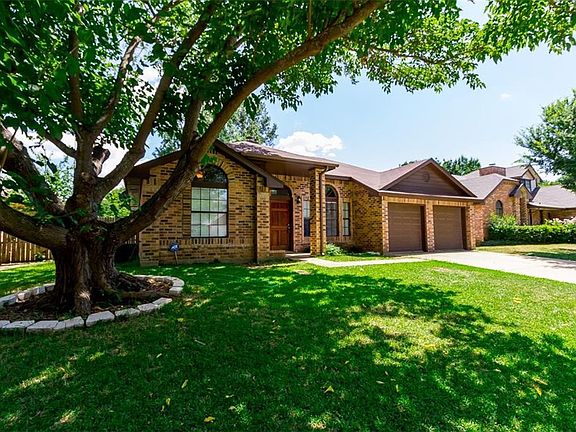 2nd image of 114 Hardin Dr