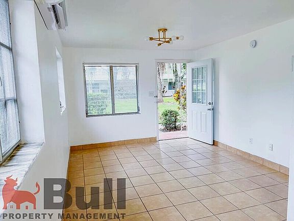 3rd image of 317 E Monument Ave #8