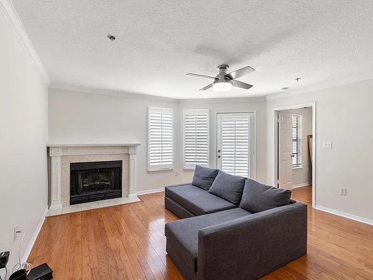 1000 W Horatio St #215 — Photo 13