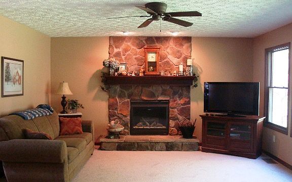 3rd image of 165 Centennial Dr