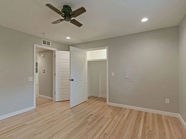 400 W Poplar St #E — Photo 19