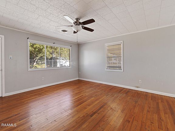 3rd image of 305 Belle Dame Dr