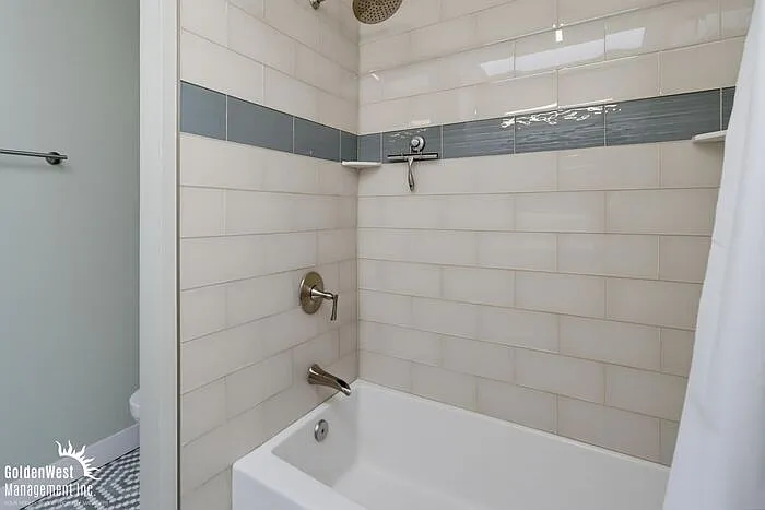1669 Guy St — Photo 11