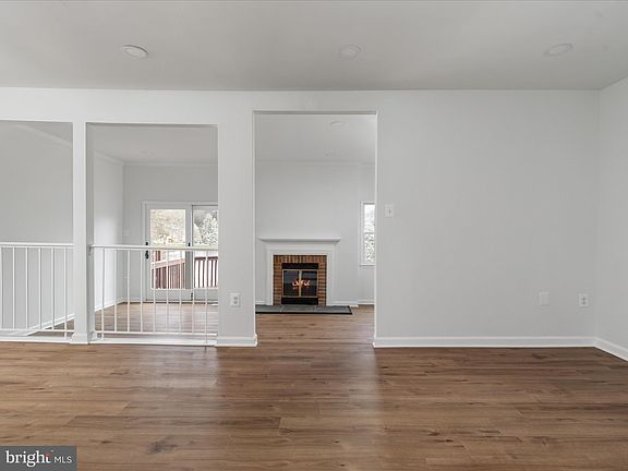 4th image of 5321 Lake Cove Ct