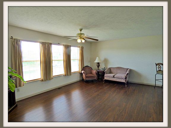 3rd image of 221 Saint Jordan Dr