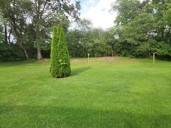 3rd image of 325 Forsythia St SE