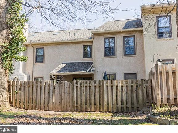 2nd image of 905 Weatherstone Dr