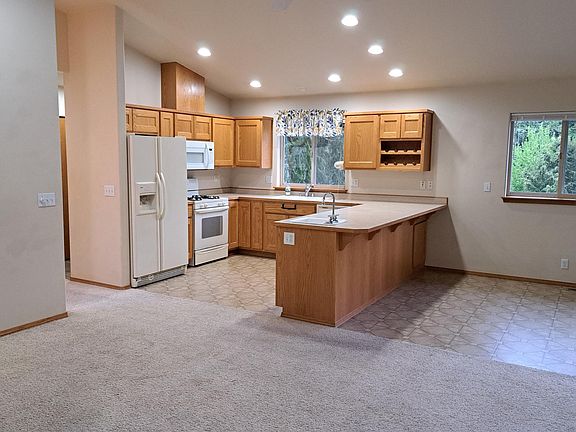 4th image of 5 Parkview Cir