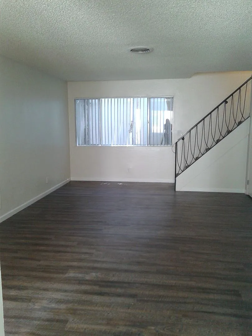 Desirable Midtown Neighborhood Apartment Available Now — Photo 3