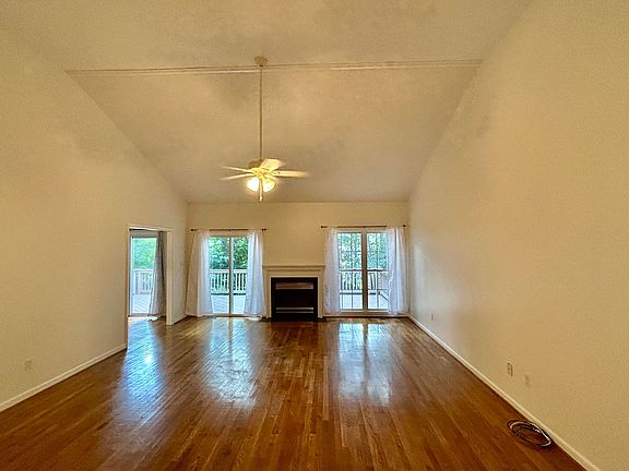 4th image of 1520 Crawford Wood Dr