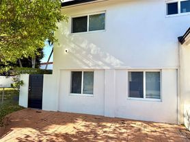 8301 SW 19th St, Miami, FL