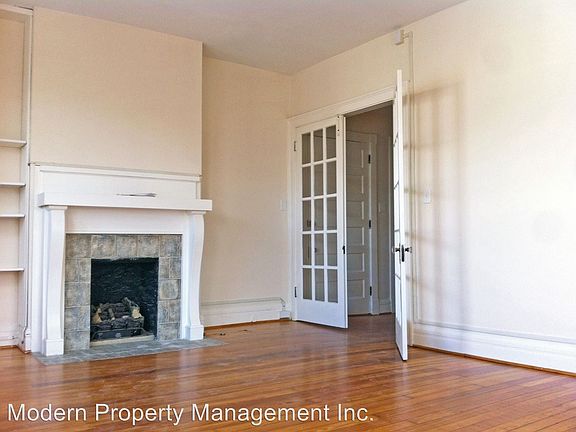 4th image of 210 Woodland Ave APT 2