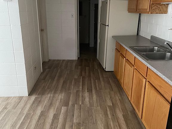 2nd image of 367 N Broadway Ave E