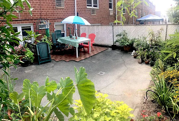 Sold by Awaye Realty Management LLC | media 1