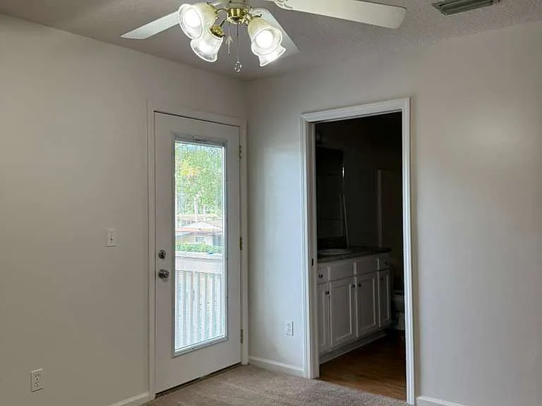 702 Meadowbrook Dr — Photo 4