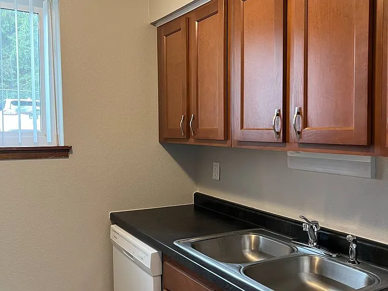 Lantern Square Apartments Spacious 1, 2 & 3 Bedrooms — Photo 38