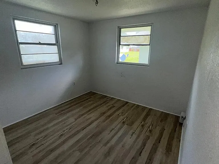 400 11th St W #412-C — Photo 4