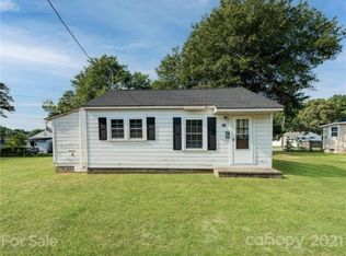 105 W Caroline St, Dallas, NC 28034