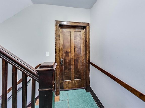 5th image of 4045 W Oakdale Ave