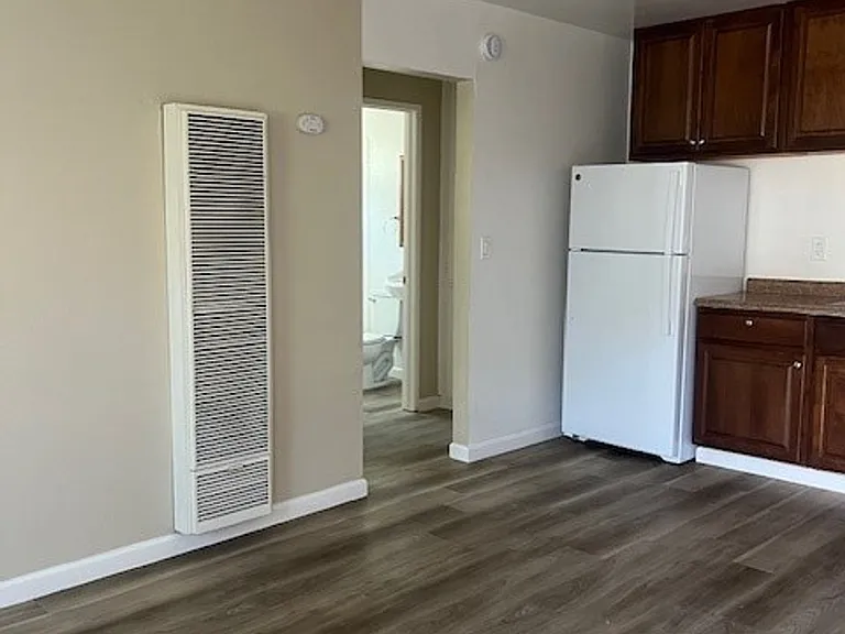 Leo's Apartments — Photo 9