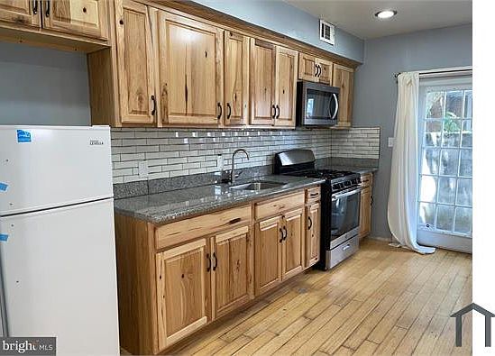 5th image of 2027 Oakford St