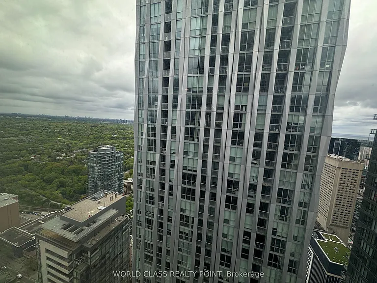 11 Yorkville Ave #4705 — Photo 8