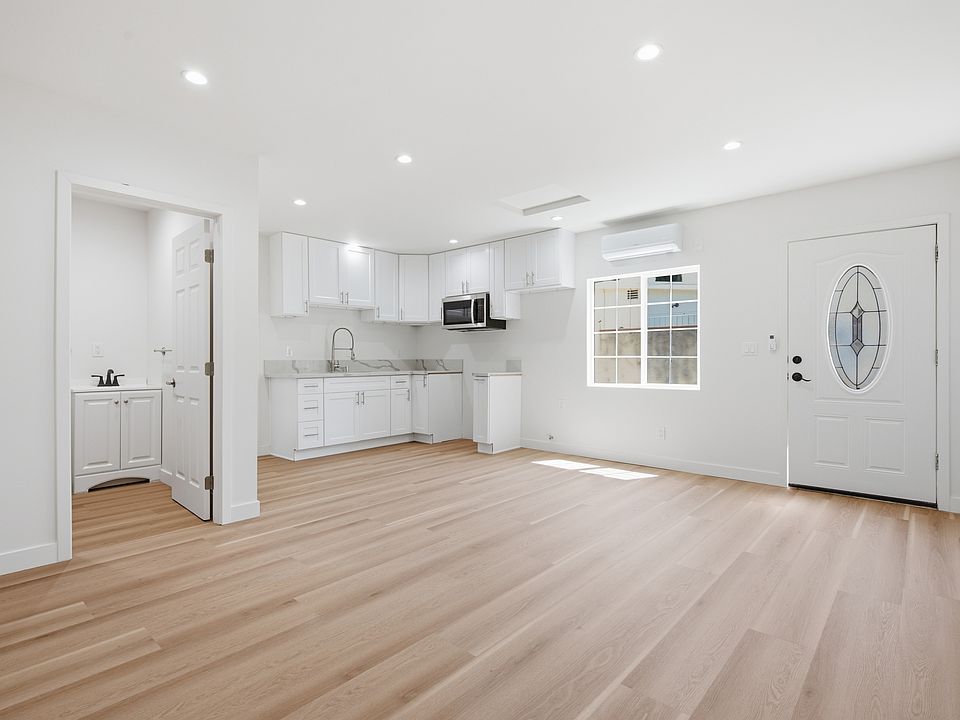 1st image of 11217 Lull St