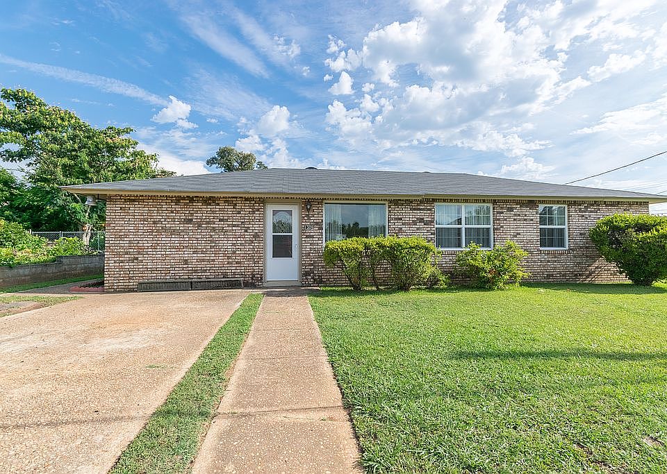 All-brick exterior!