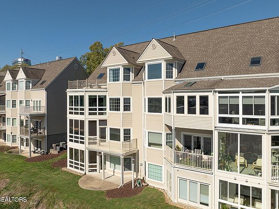 5th image of 554 Riverfront Way