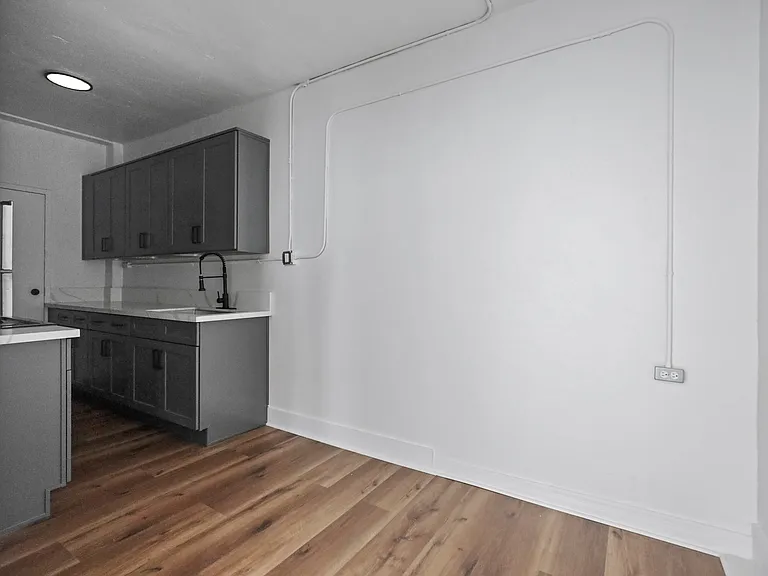 5870 Franklin ave — Photo 3