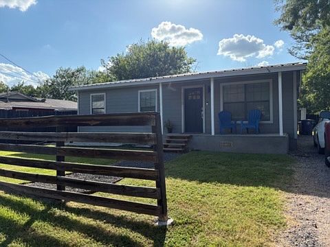 2nd image of 1110 Vasquez St