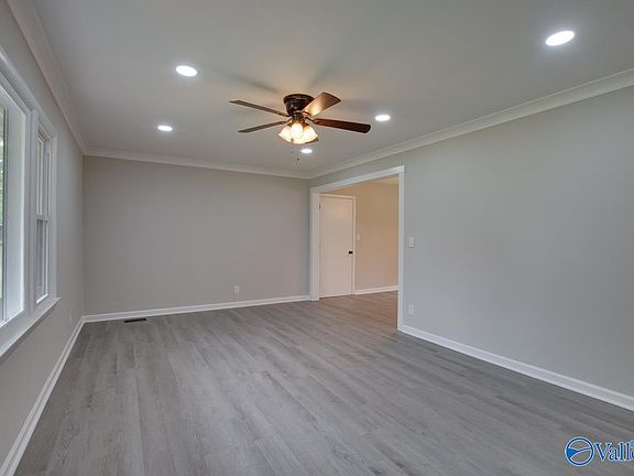 3rd image of 3003 Kirkland Dr NW