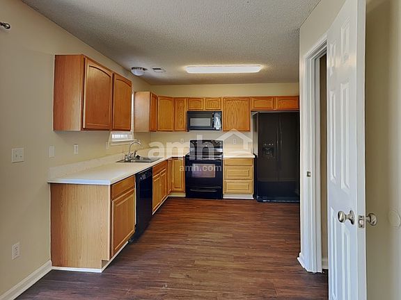 3rd image of 207 Basswood Dr