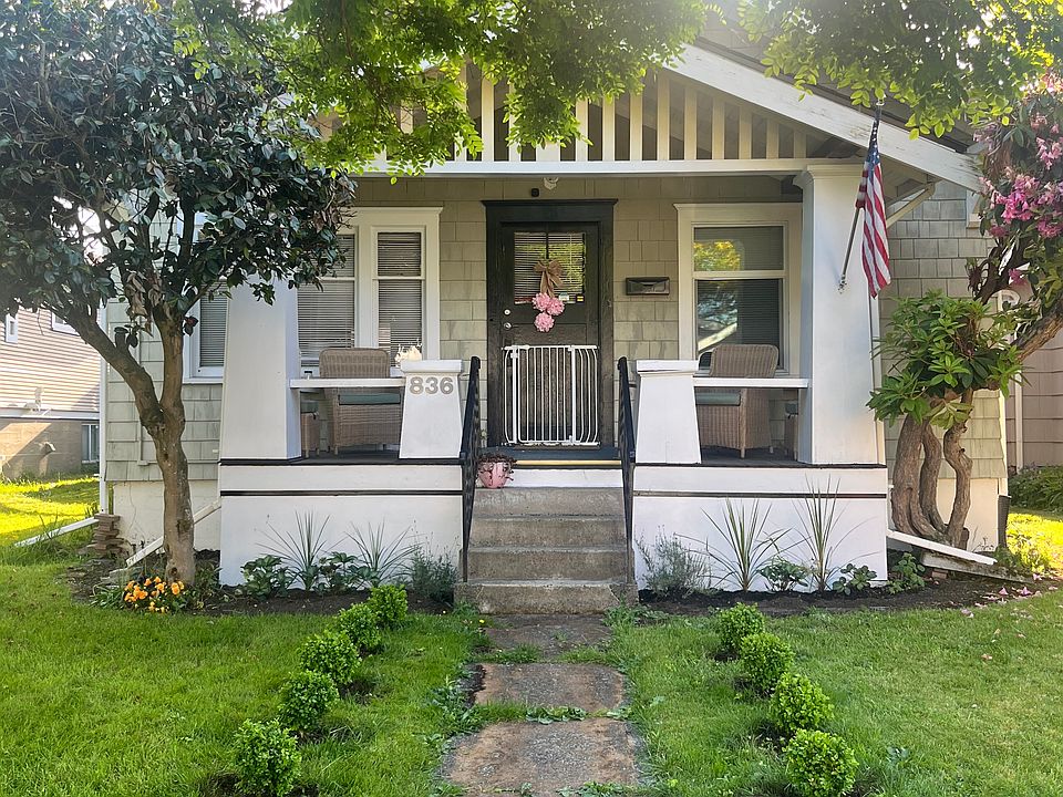 front of 1905 craftsman home