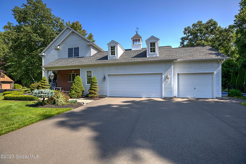 2nd image of 124 Brandon Terrace