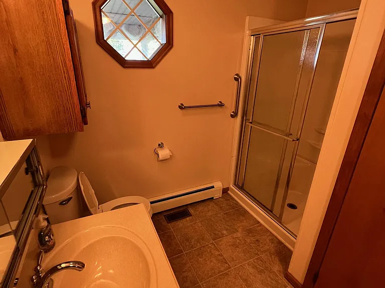 Bath
Walk-in linen closet to right