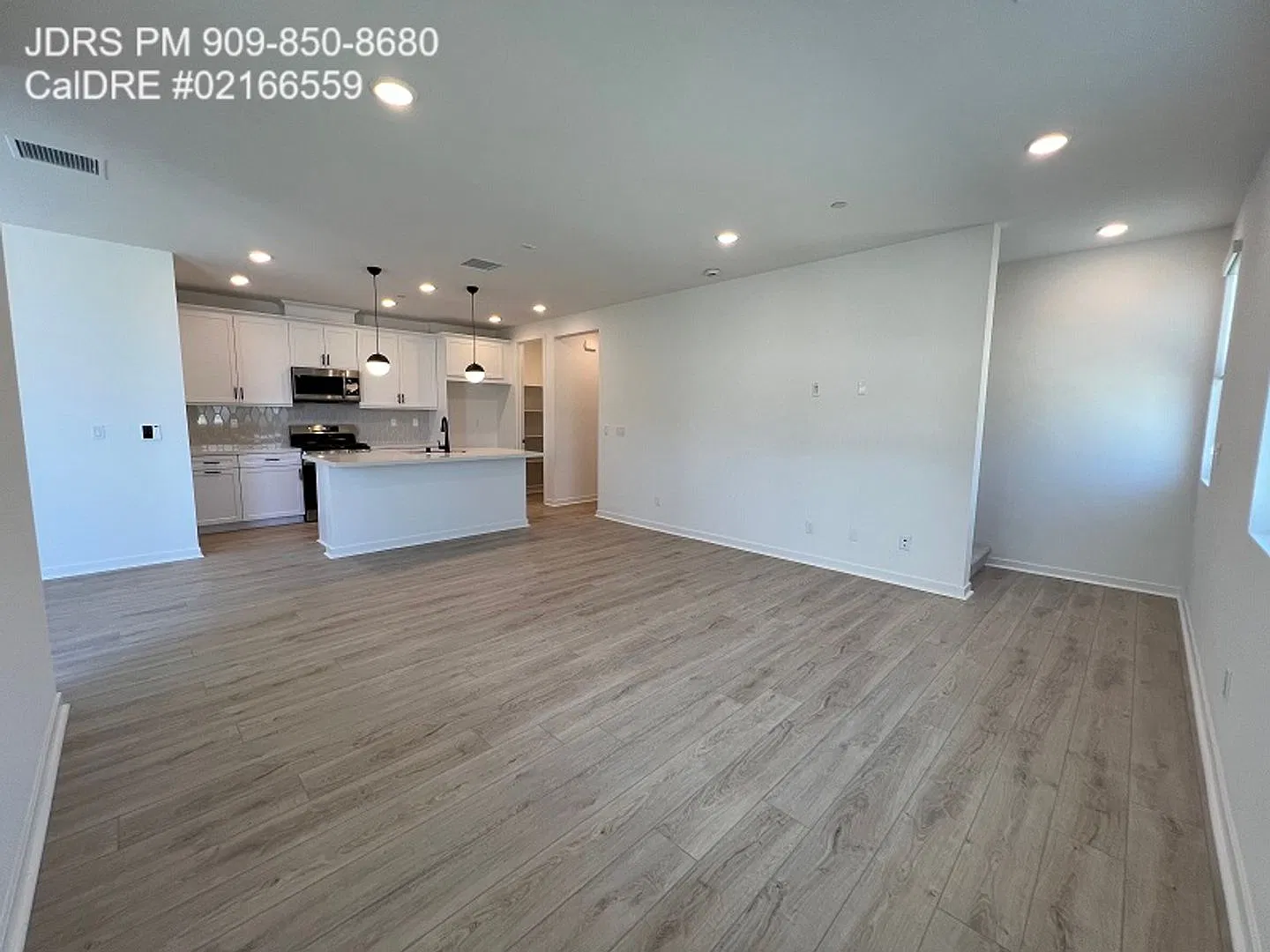 Ontario 3 Bedroom Townhouse — Photo 4