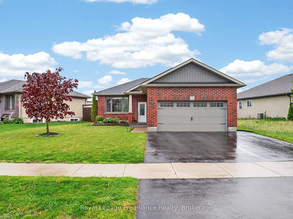 1st image of 32 Aspen Dr