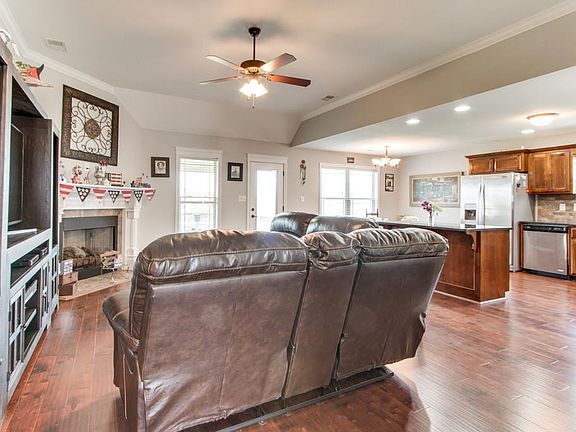 3rd image of 1724 Spring Haven Dr