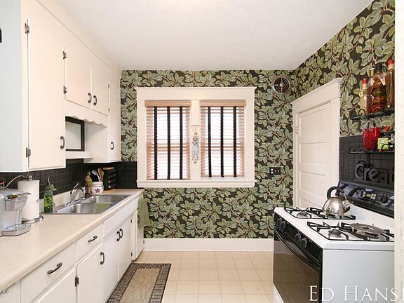 4th image of 931 Pine Ave NW